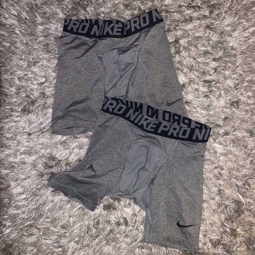Men’s Small Nike Pros!